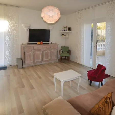 One-bedroom Holiday In *