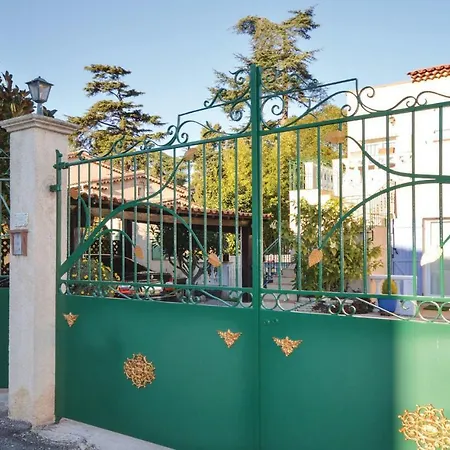 One-bedroom Holiday In *